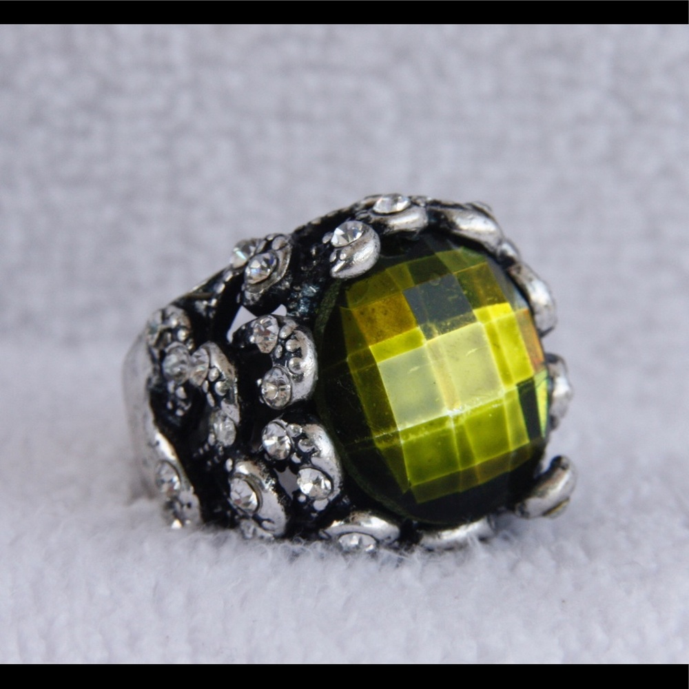 Fashion ring